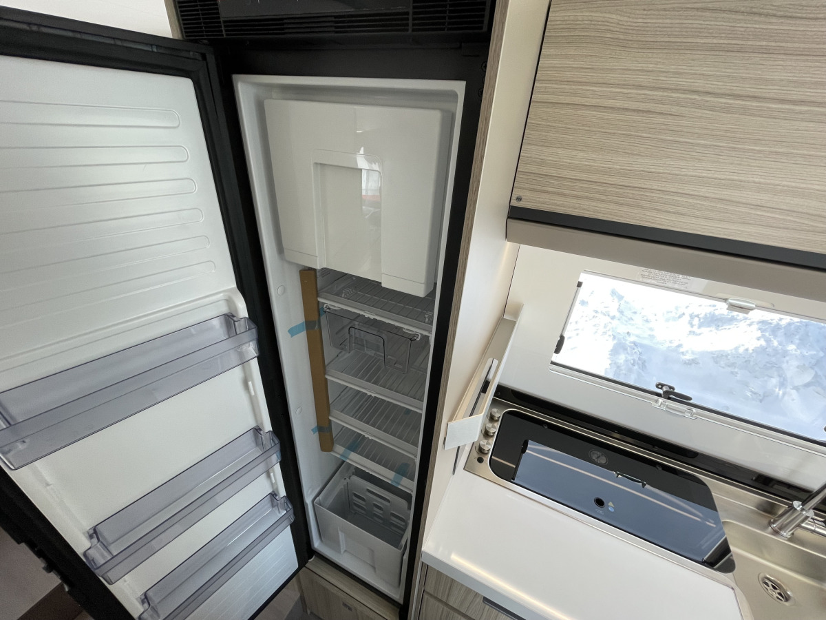 Adria COMPACT DL 60Y - Fiat MultiJet3 140HP (103kW) 35L, bild 11 av 18