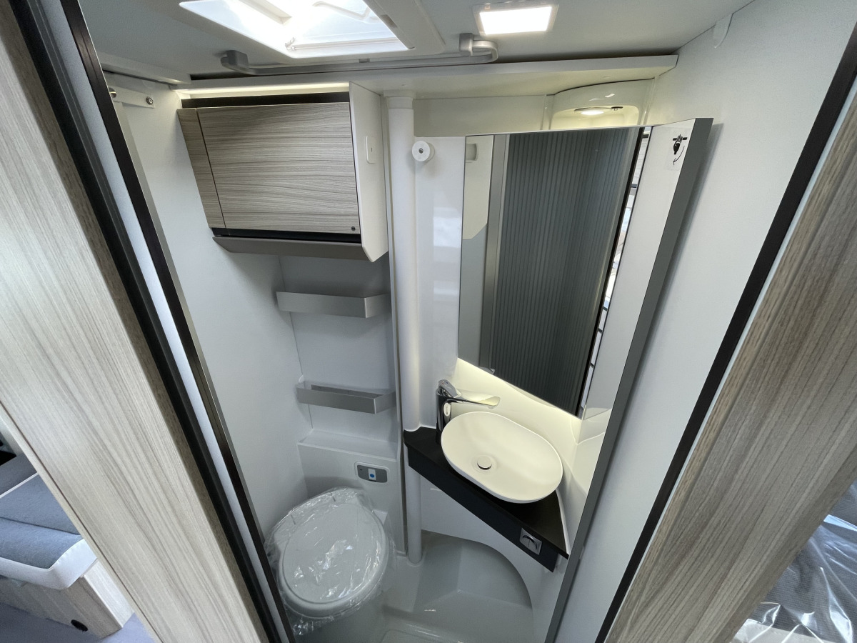 Adria COMPACT DL 60Y - Fiat MultiJet3 140HP (103kW) 35L, bild 13 av 18