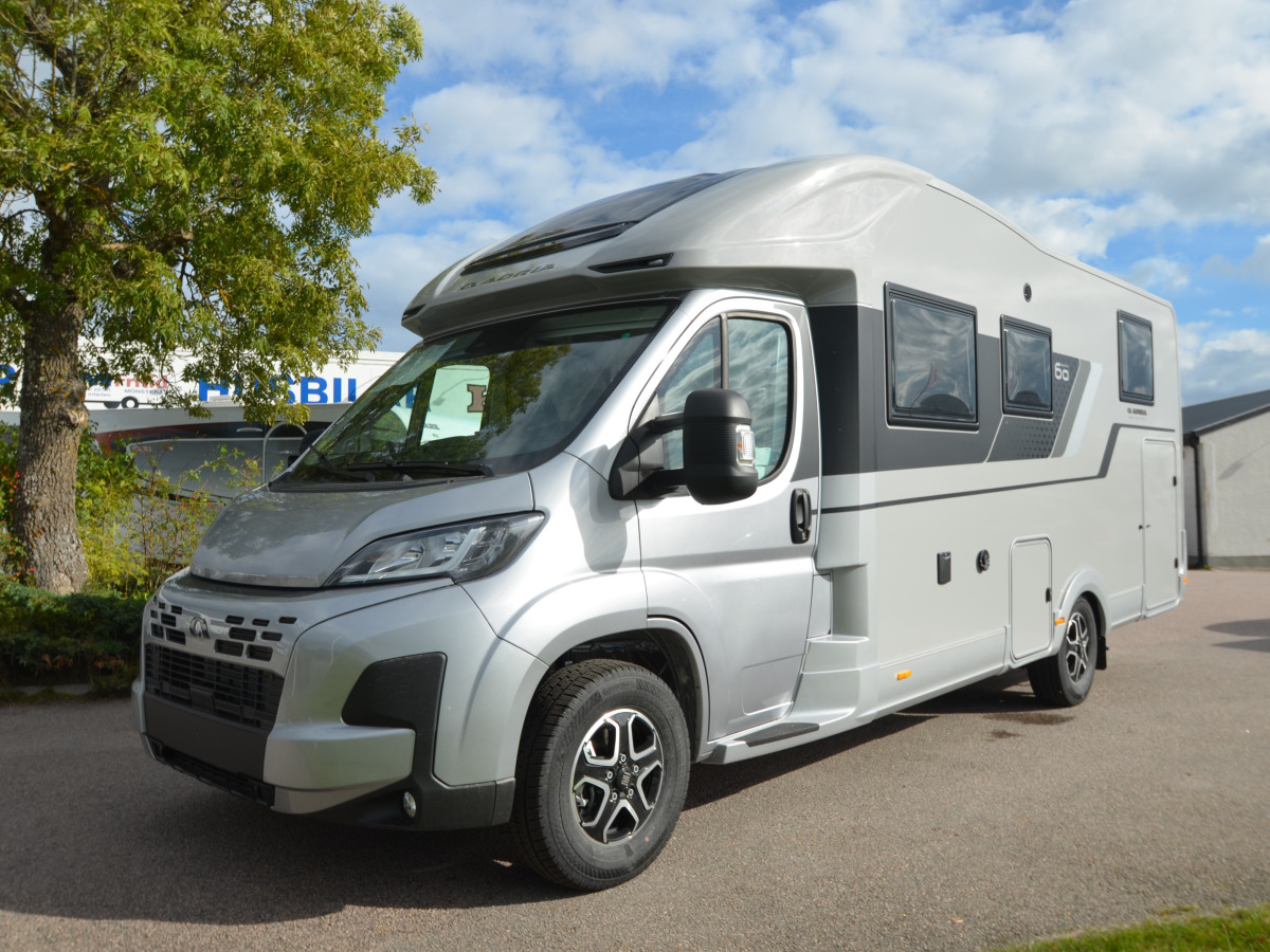 Adria MATRIX 670 SL 60Y - Fiat MultiJet3 140HP (103kW) HD 35L, bild 1 av 17