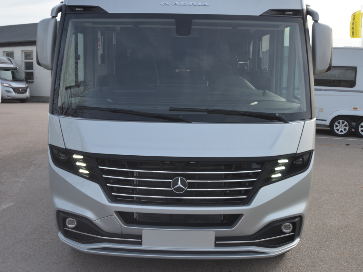 Adria Super Sonic 890 LL - MB 417 OM654 AUT. 125kW (170HP), bild 2 av 18