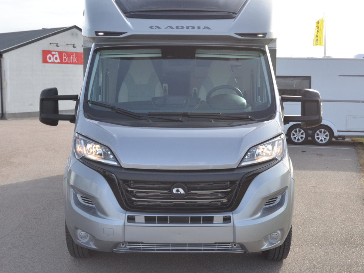 Adria Matrix Supreme 670 SL - FIAT EU VI E 2,2 140HP HD 43H, bild 2 av 14