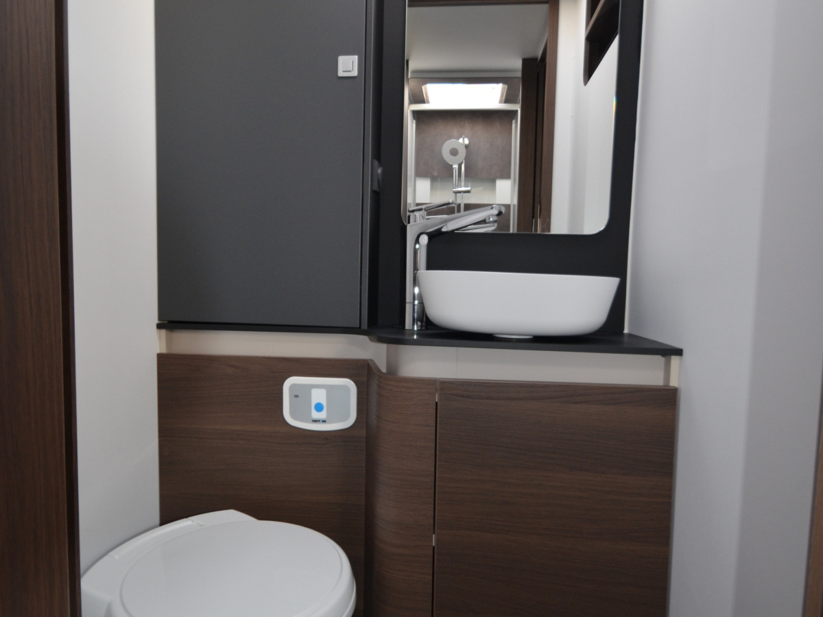 Adria Matrix Supreme 670 SL - FIAT EU VI E 2,2 140HP HD 43H, bild 10 av 14
