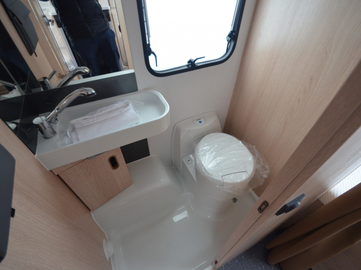 Adria Aviva 422 PY, bild 9 av 10
