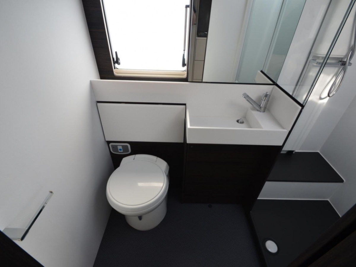 Adria Astella 644 DP, bild 15 av 23