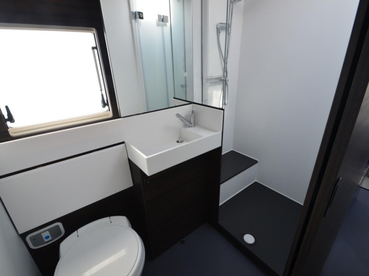 Adria Astella 644 DP, bild 17 av 23