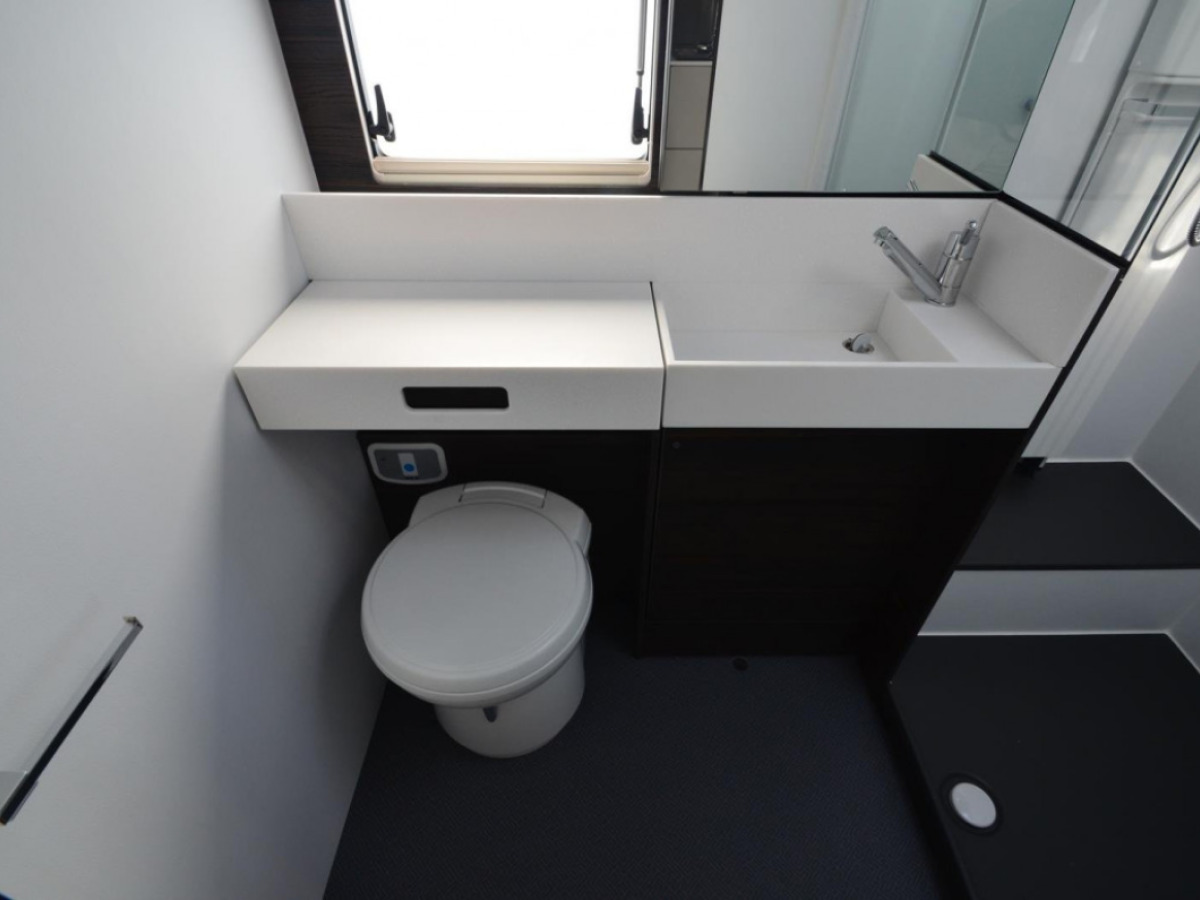 Adria Astella 644 DP, bild 18 av 23