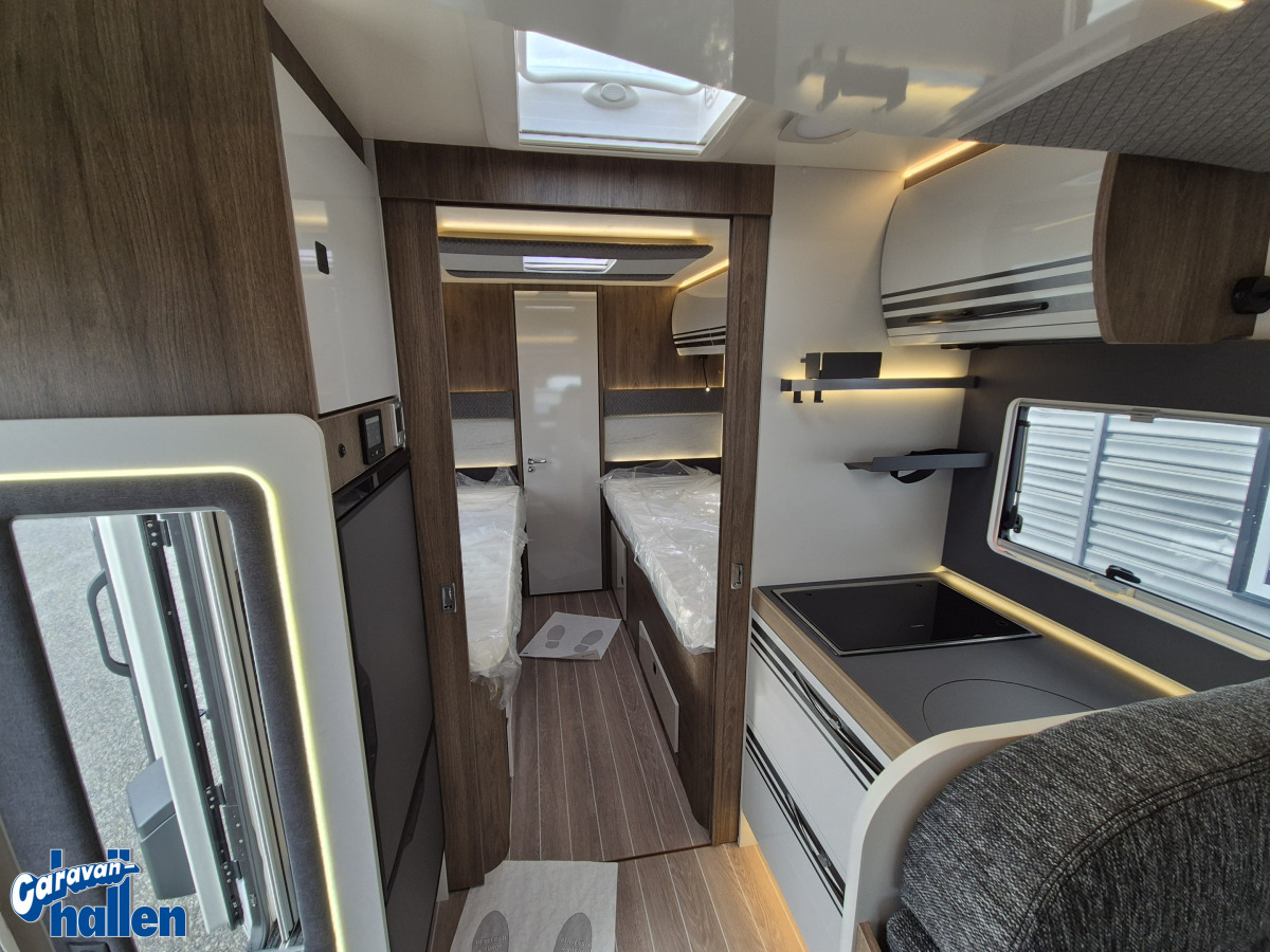 CI Magis 82 XT (Alde/låga långbäddar/Solpanel), bild 18 av 32