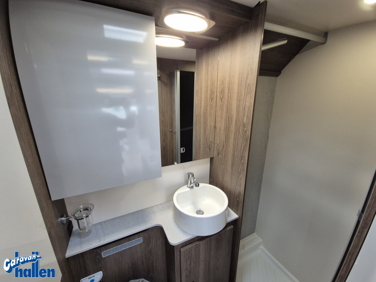 CI Magis 82 XT (Alde/låga långbäddar/Solpanel), bild 22 av 32