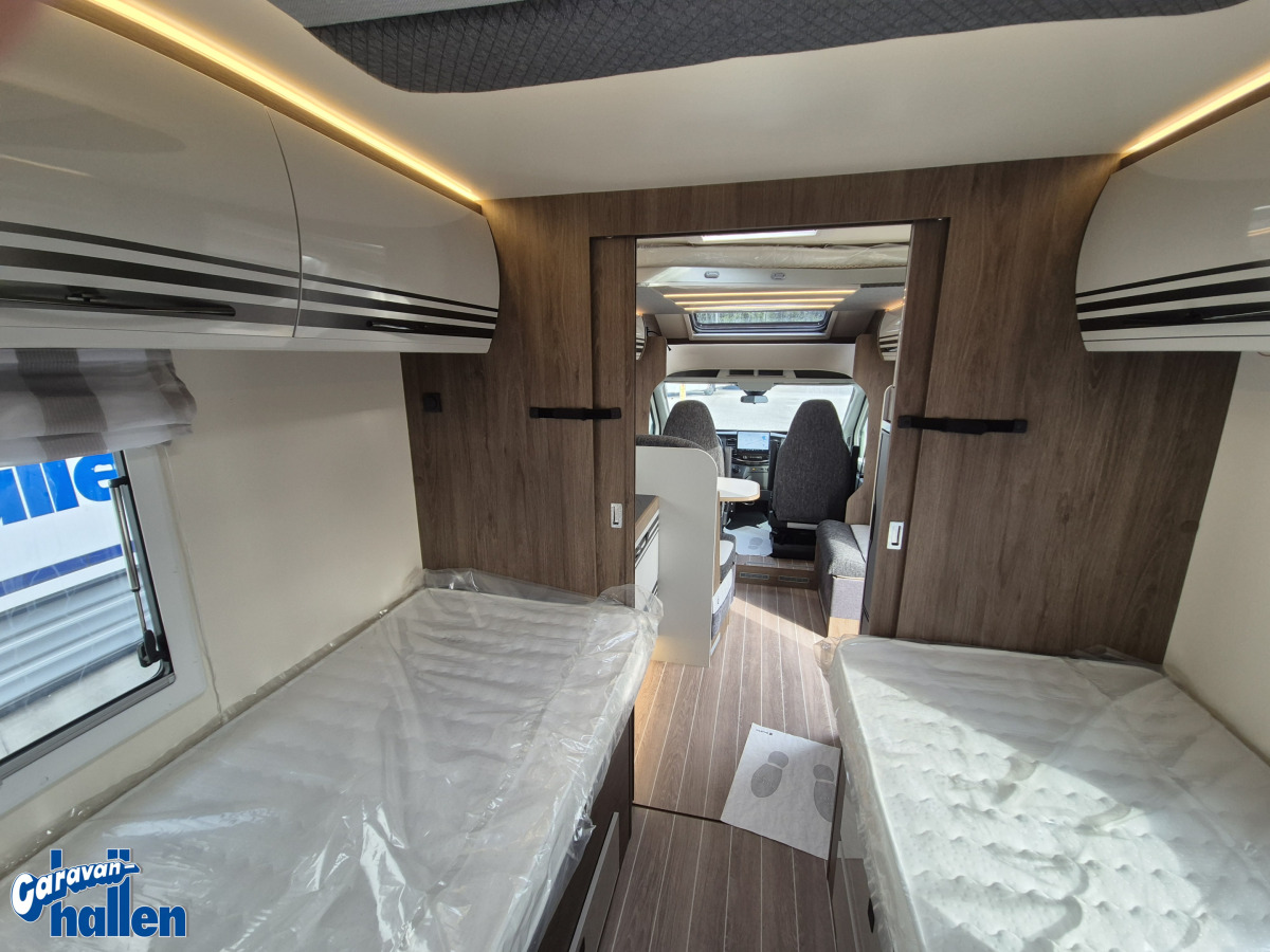CI Magis 82 XT (Alde/låga långbäddar/Solpanel), bild 25 av 32