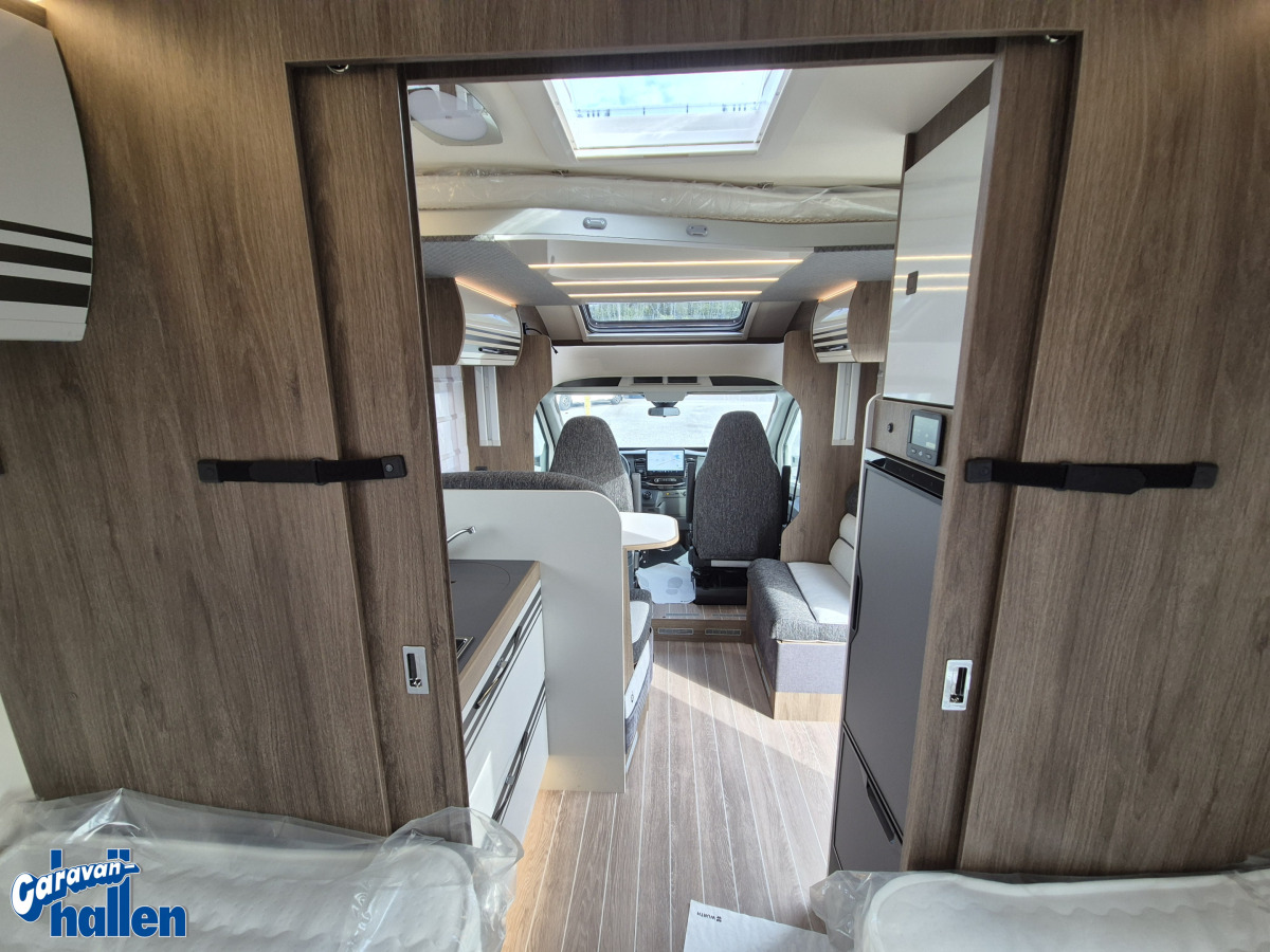 CI Magis 82 XT (Alde/låga långbäddar/Solpanel), bild 30 av 32
