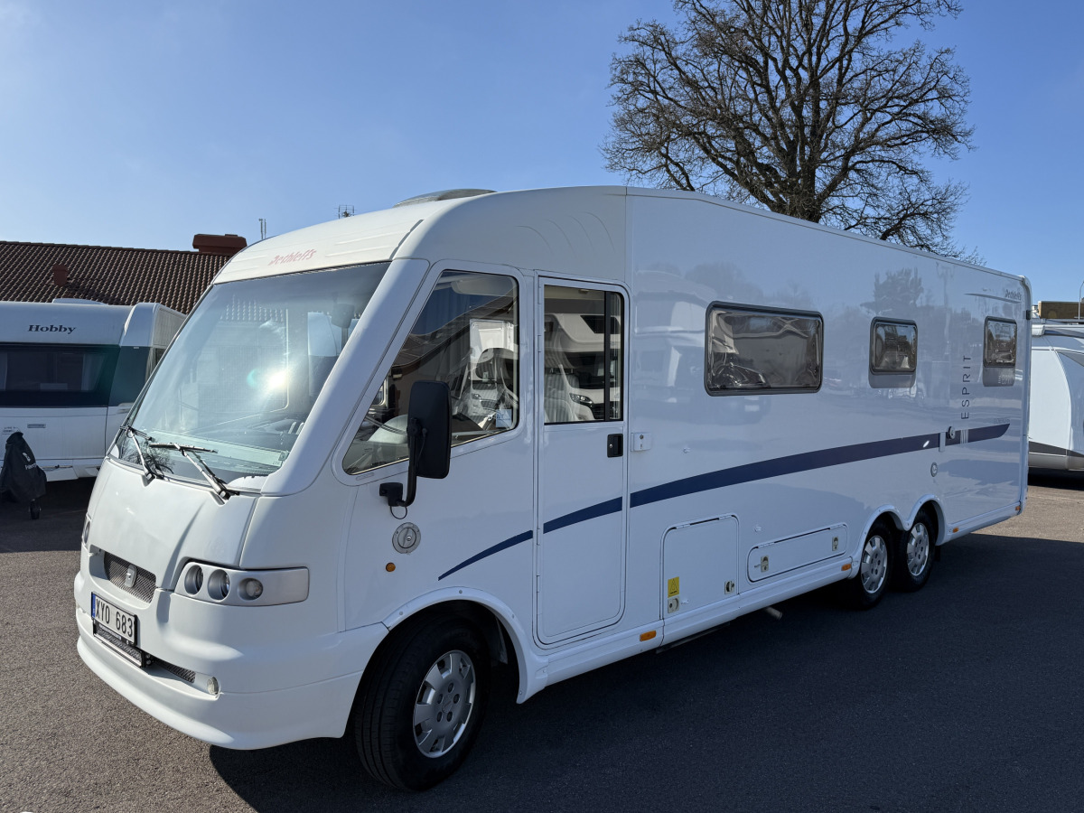 Dethleffs I 7870 Globetrotter Esprit // En riktigt bra familjebil med bra lastvikt, förvaring utrustning, bild 2 av 26