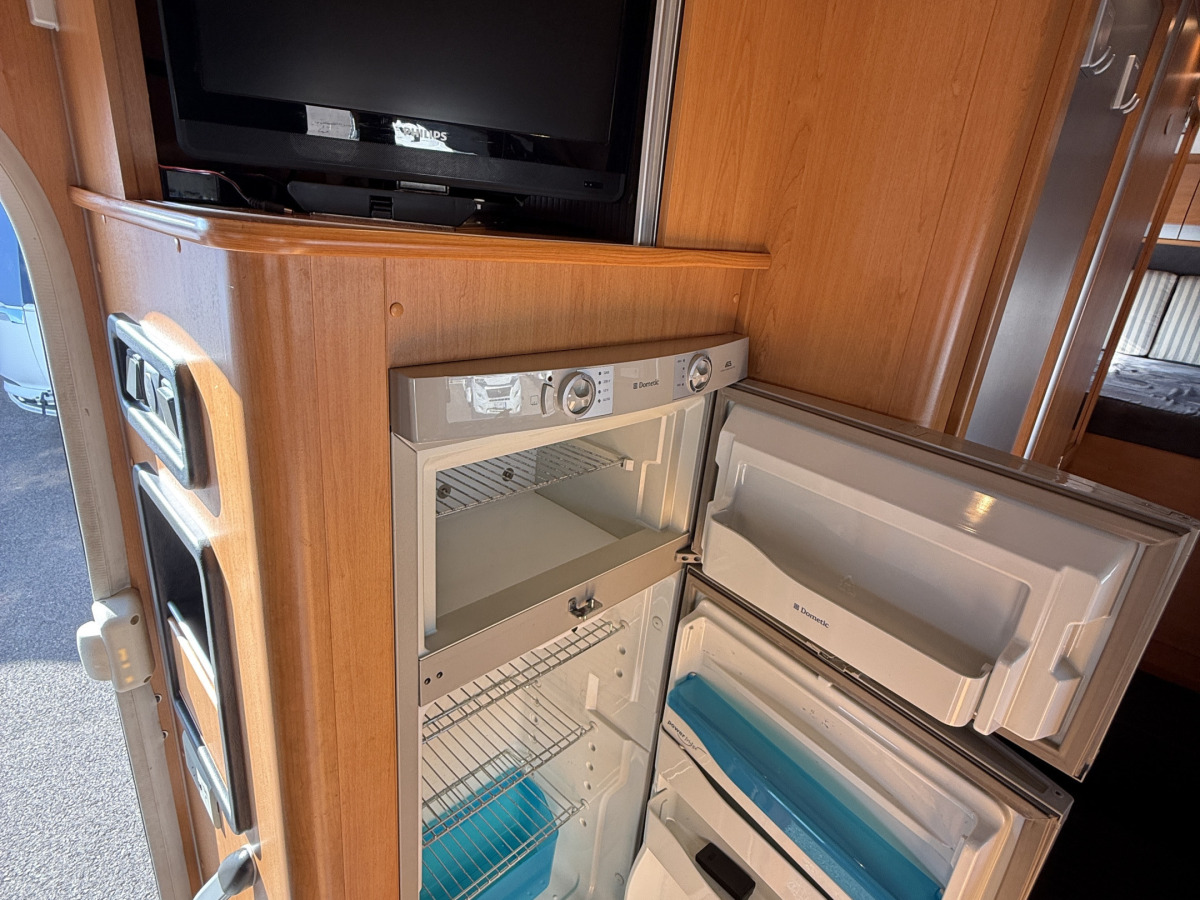 Dethleffs I 7870 Globetrotter Esprit // En riktigt bra familjebil med bra lastvikt, förvaring utrustning, bild 13 av 26