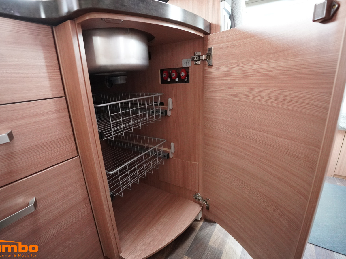 Knaus i700 Alde Lithiumbatteri, bild 7 av 19