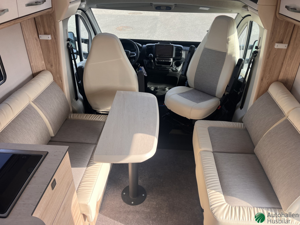 Eura Mobil Profila RS 720 EF / Långbädd / Taksäng / Automat, bild 4 av 10