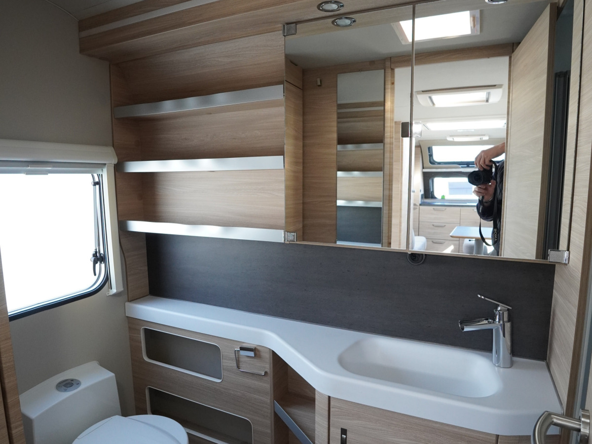 Knaus Sudwind 650 PEB, Långbäddar, bild 13 av 18