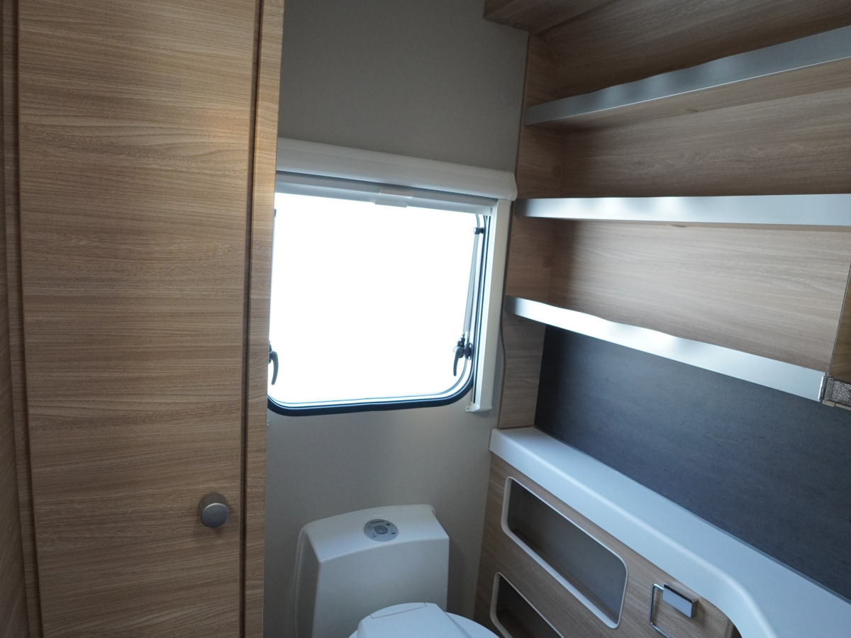 Knaus Sudwind 650 PEB, Långbäddar, bild 14 av 18