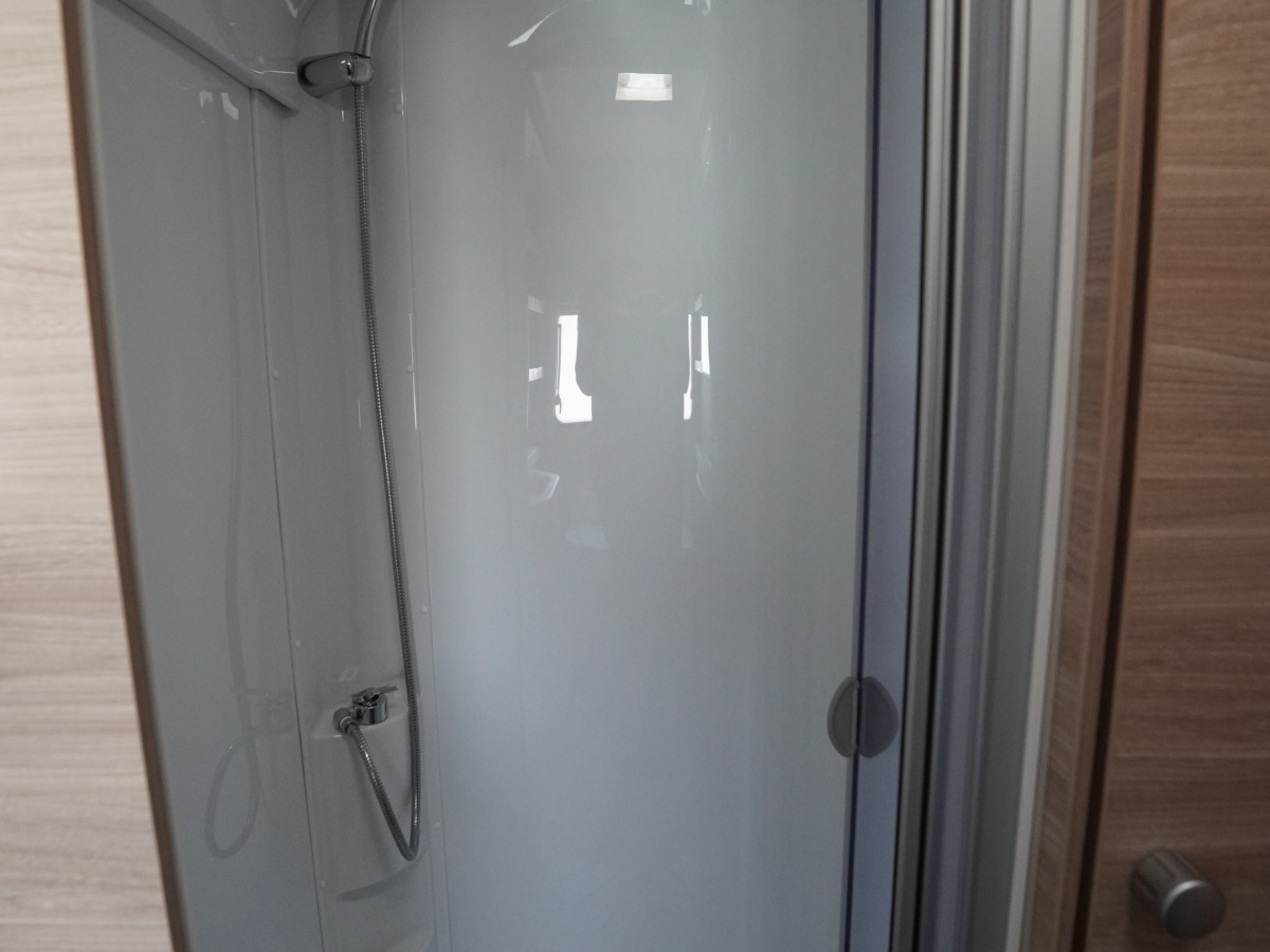 Knaus Sudwind 650 PEB, Långbäddar, bild 15 av 18