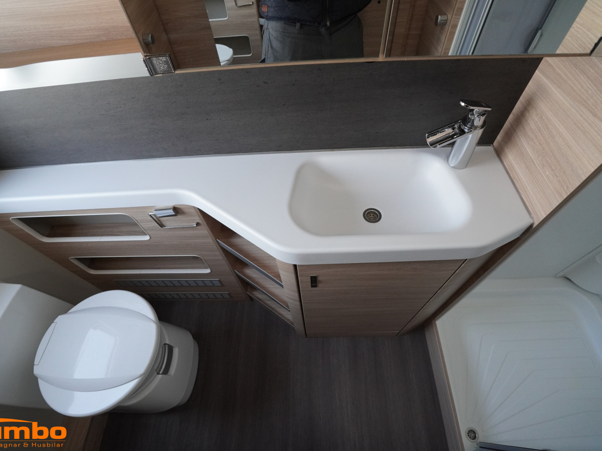 Knaus Sudwind 650 PEB, Långbäddar, bild 16 av 18
