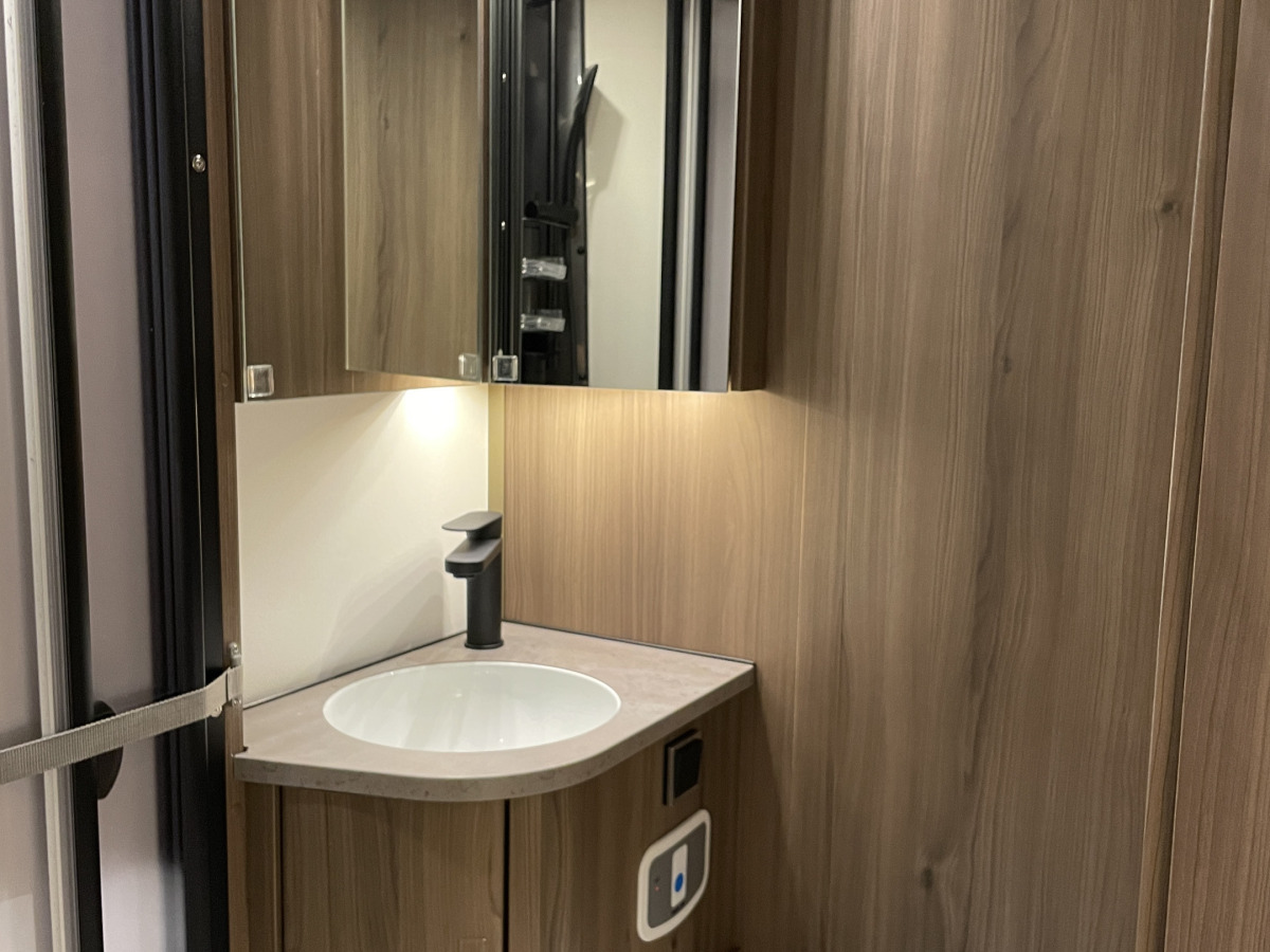 KABE Travel Master Intergrated 830 Imperial LGB, bild 11 av 13
