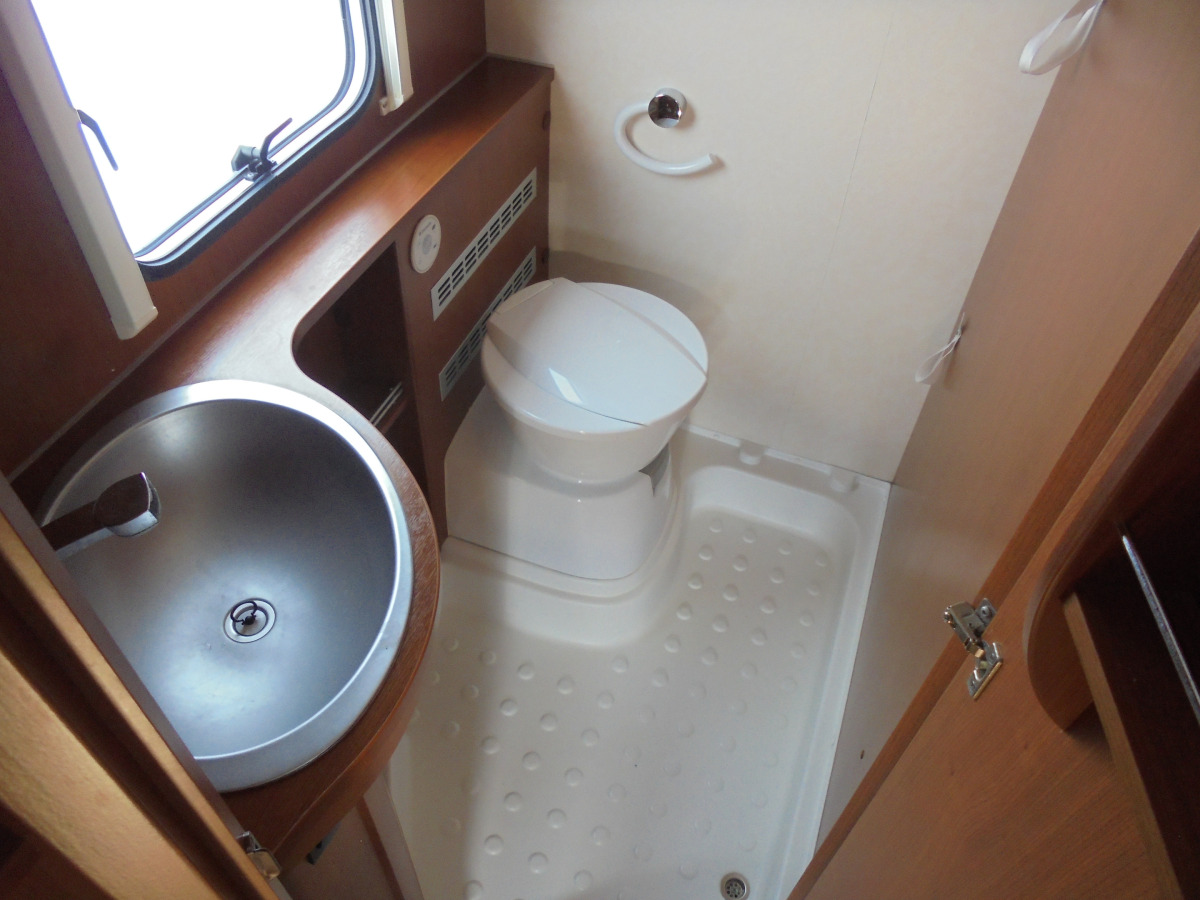 Knaus Südwind Exclusive 560 (markis)(Förtält)(LAGERRENSNING), bild 8 av 10