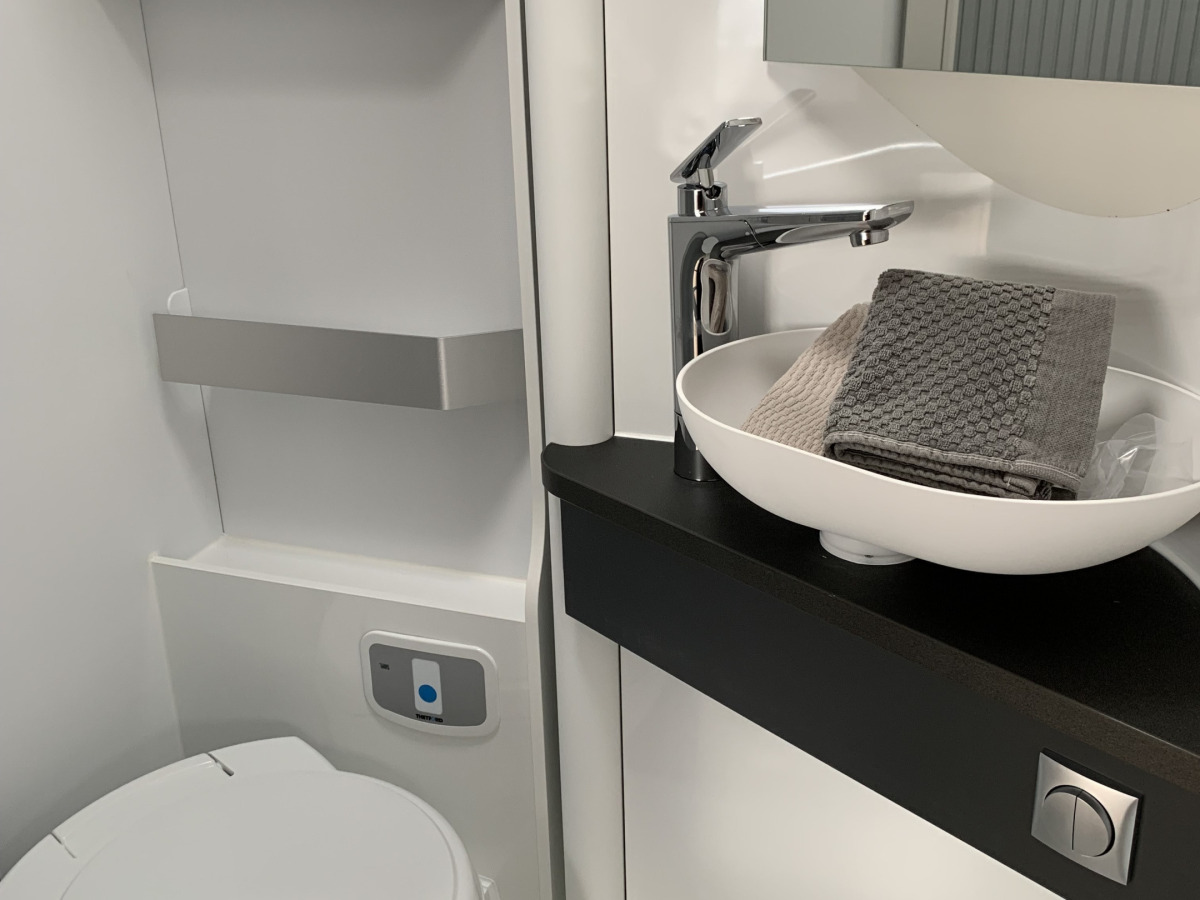 Adria COMPACT DL 60Y - Fiat MultiJet3 140HP (103kW) 35L, bild 12 av 19