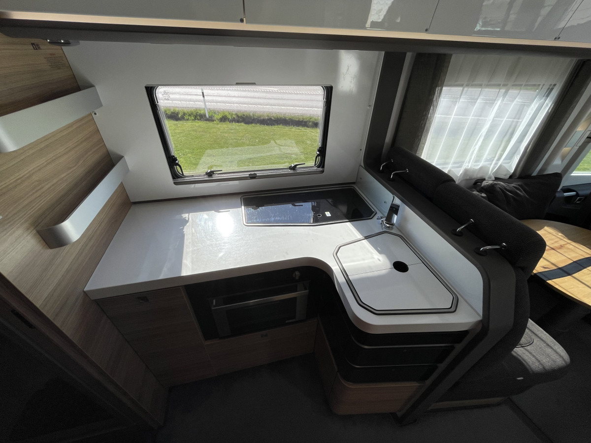 Adria SONIC SUPREME I 810SL (hydraulben, litium), bild 9 av 18