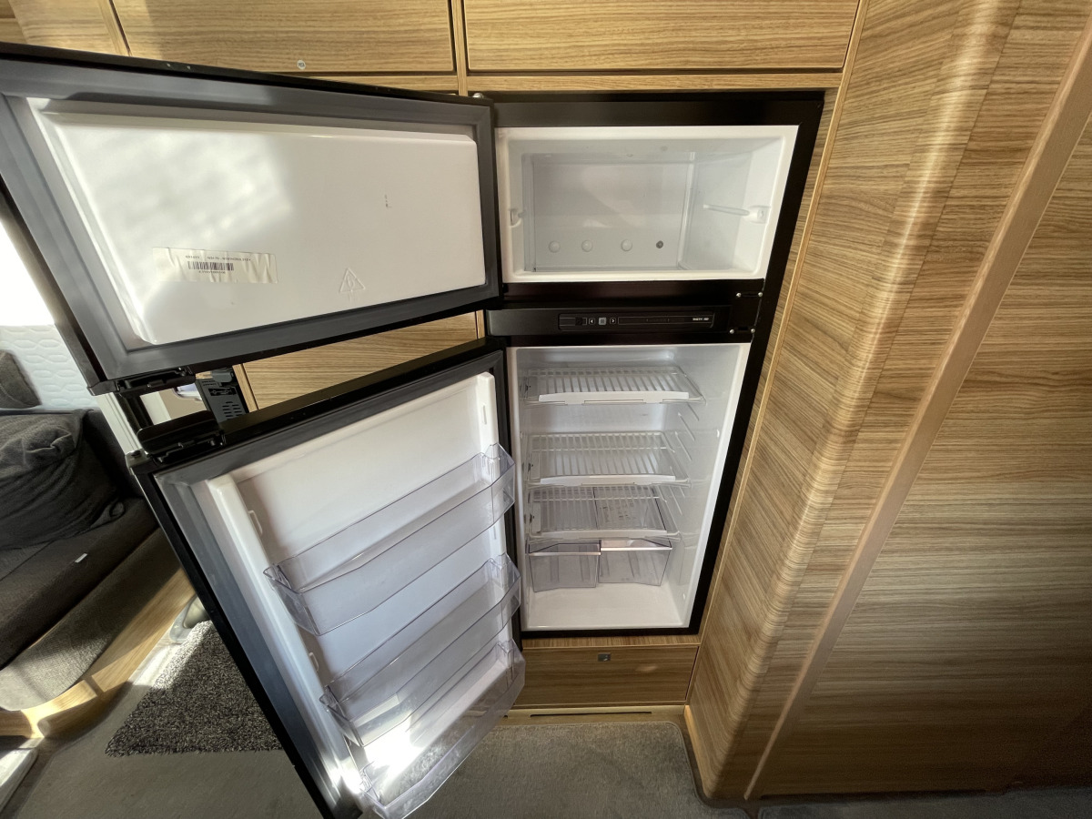 Adria SONIC SUPREME I 810SL (hydraulben, litium), bild 12 av 18