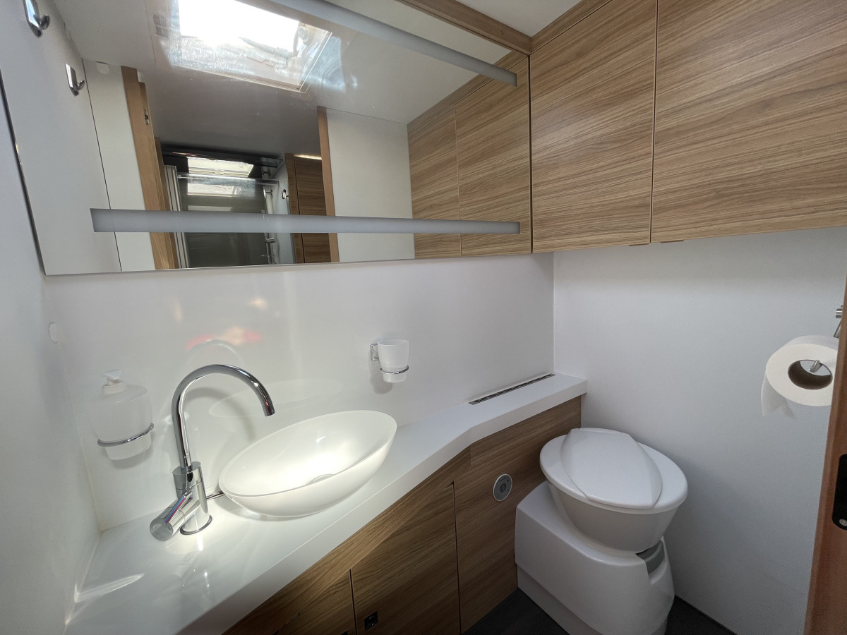 Adria SONIC SUPREME I 810SL (hydraulben, litium), bild 13 av 18