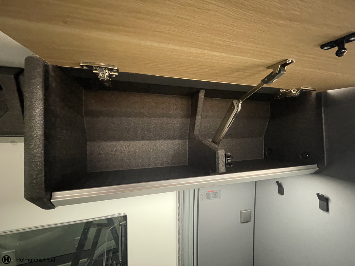 Adria TWIN 640 SLB 60Y TRUMA VÄRME LÅNGBÄDDAR, bild 13 av 24