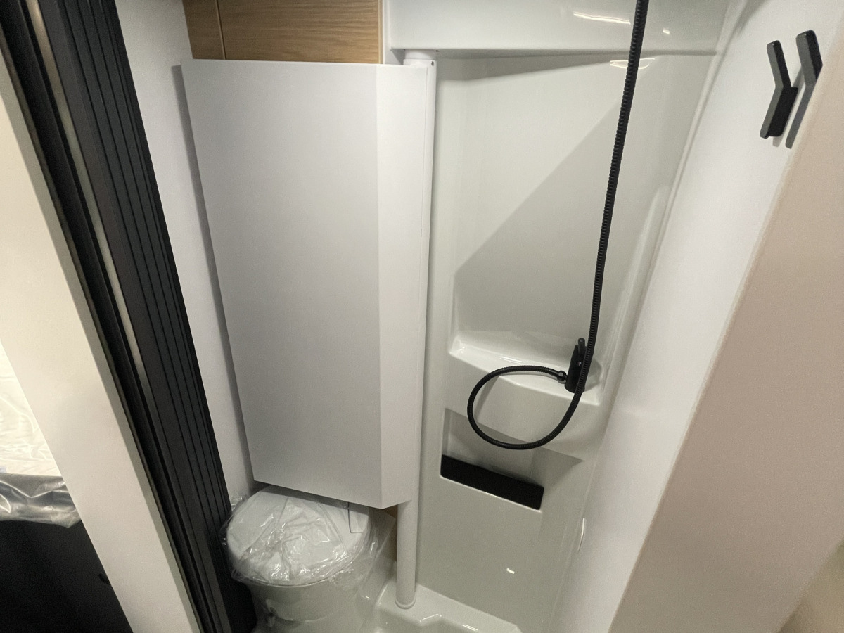 Adria TWIN 640 SLB 60Y TRUMA VÄRME LÅNGBÄDDAR, bild 18 av 24