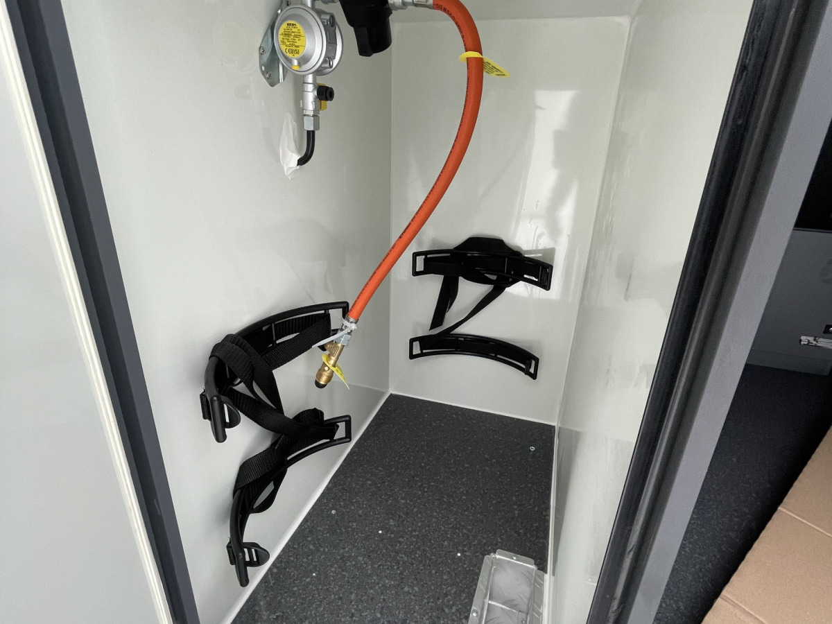 Adria TWIN 640 SLB 60Y TRUMA VÄRME LÅNGBÄDDAR, bild 23 av 24