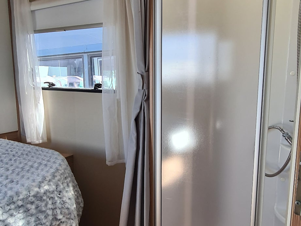 Sunlight I 69 L Queensbed, fint skick, bild 12 av 16