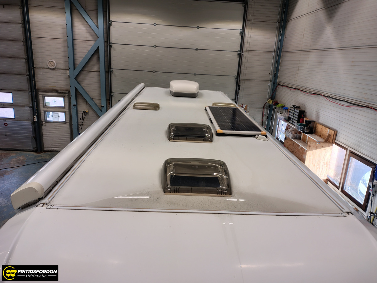LMC I 745 Explorer Sportline, Automat, Låga enkelbäddar, bild 5 av 19