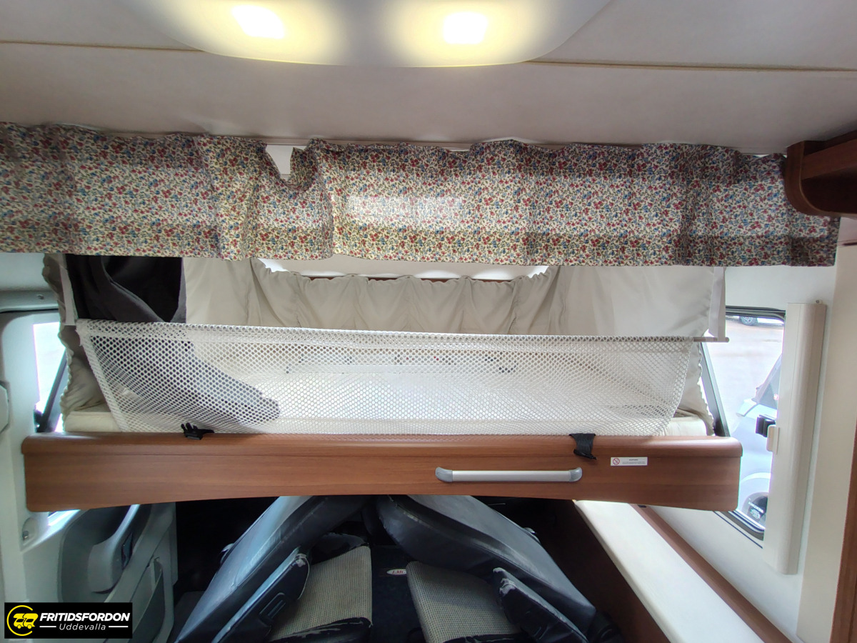 LMC I 745 Explorer Sportline, Automat, Låga enkelbäddar, bild 15 av 19