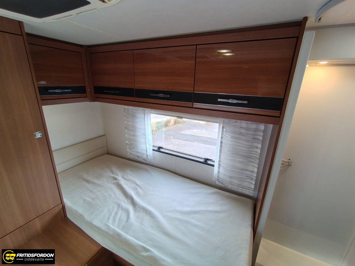LMC I 745 Explorer Sportline, Automat, Låga enkelbäddar, bild 17 av 19