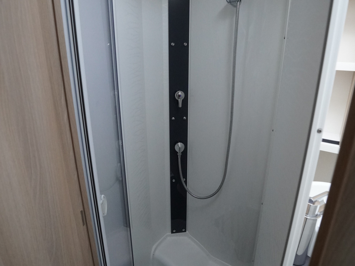 Itineo CM660 140hk Automat Queenbed, bild 3 av 21