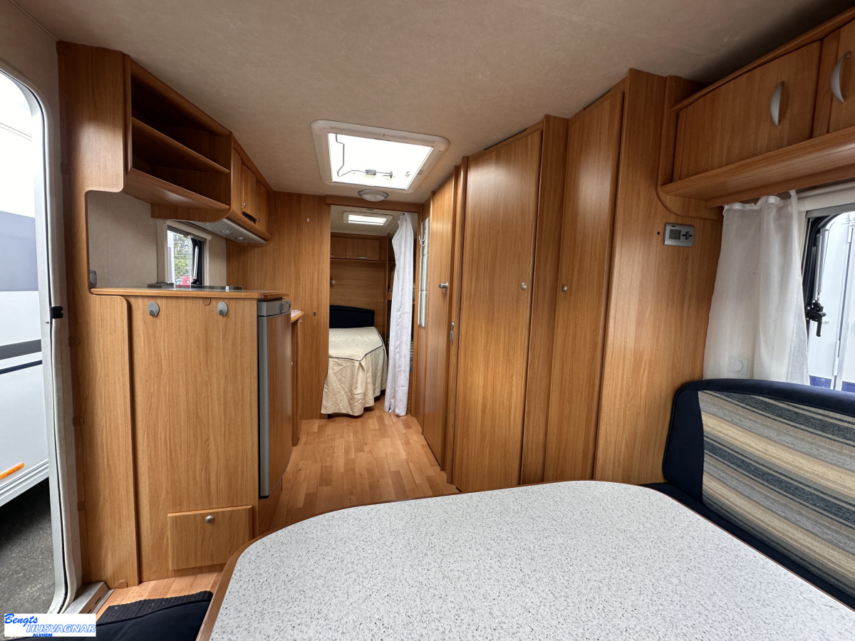 Adria CLASSICA 563 UK ALDE VÅNINGSSÄNG, bild 6 av 19