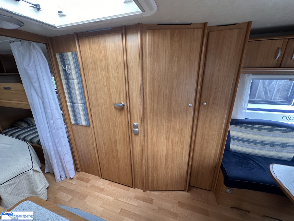 Adria CLASSICA 563 UK ALDE VÅNINGSSÄNG, bild 7 av 19