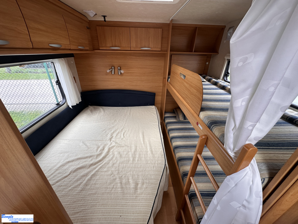 Adria CLASSICA 563 UK ALDE VÅNINGSSÄNG, bild 10 av 19