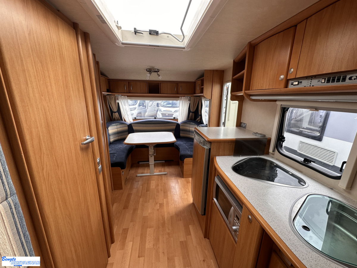 Adria CLASSICA 563 UK ALDE VÅNINGSSÄNG, bild 14 av 19