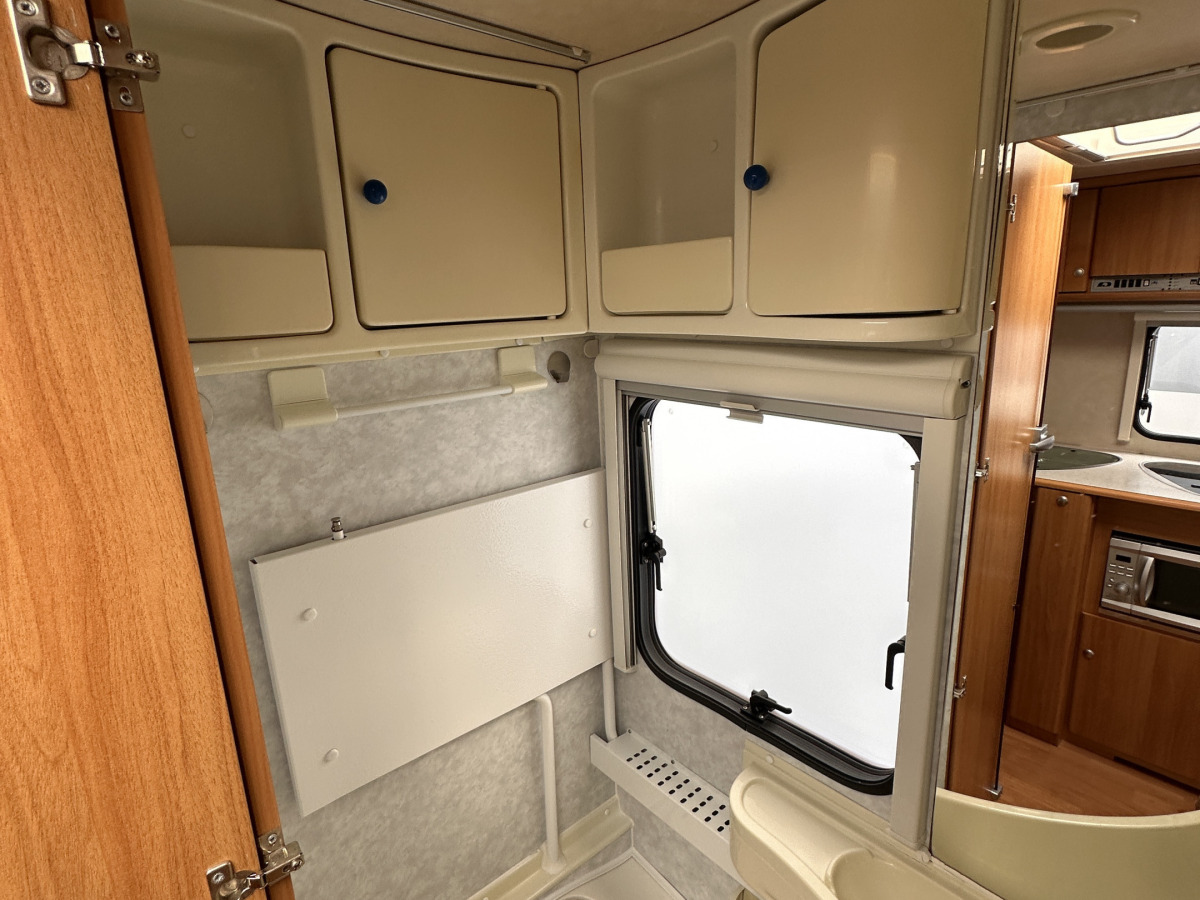 Adria CLASSICA 563 UK ALDE VÅNINGSSÄNG, bild 18 av 19