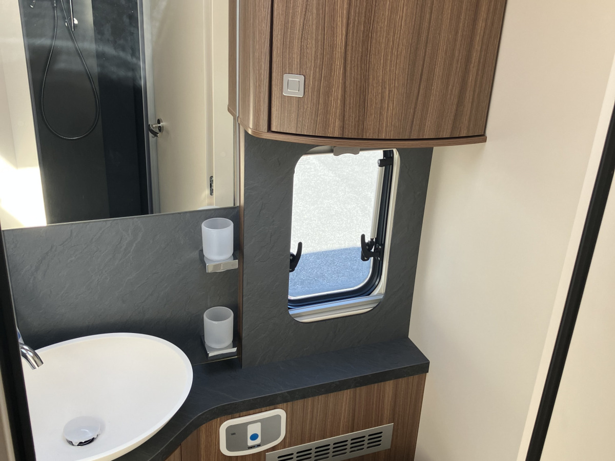 Eura Mobil Sista demo Integra 760 QF ALDE 180hk Automat Skinn Bodels AC- Öppet Lördag -, bild 6 av 20