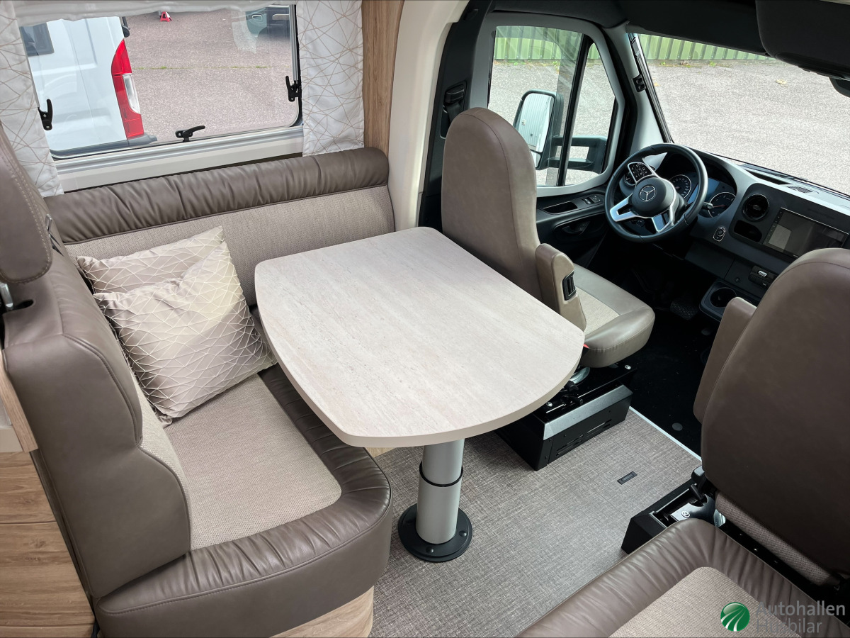 Eura Mobil Årets klipp - PROFILA 696 EP Stödben, bild 4 av 9