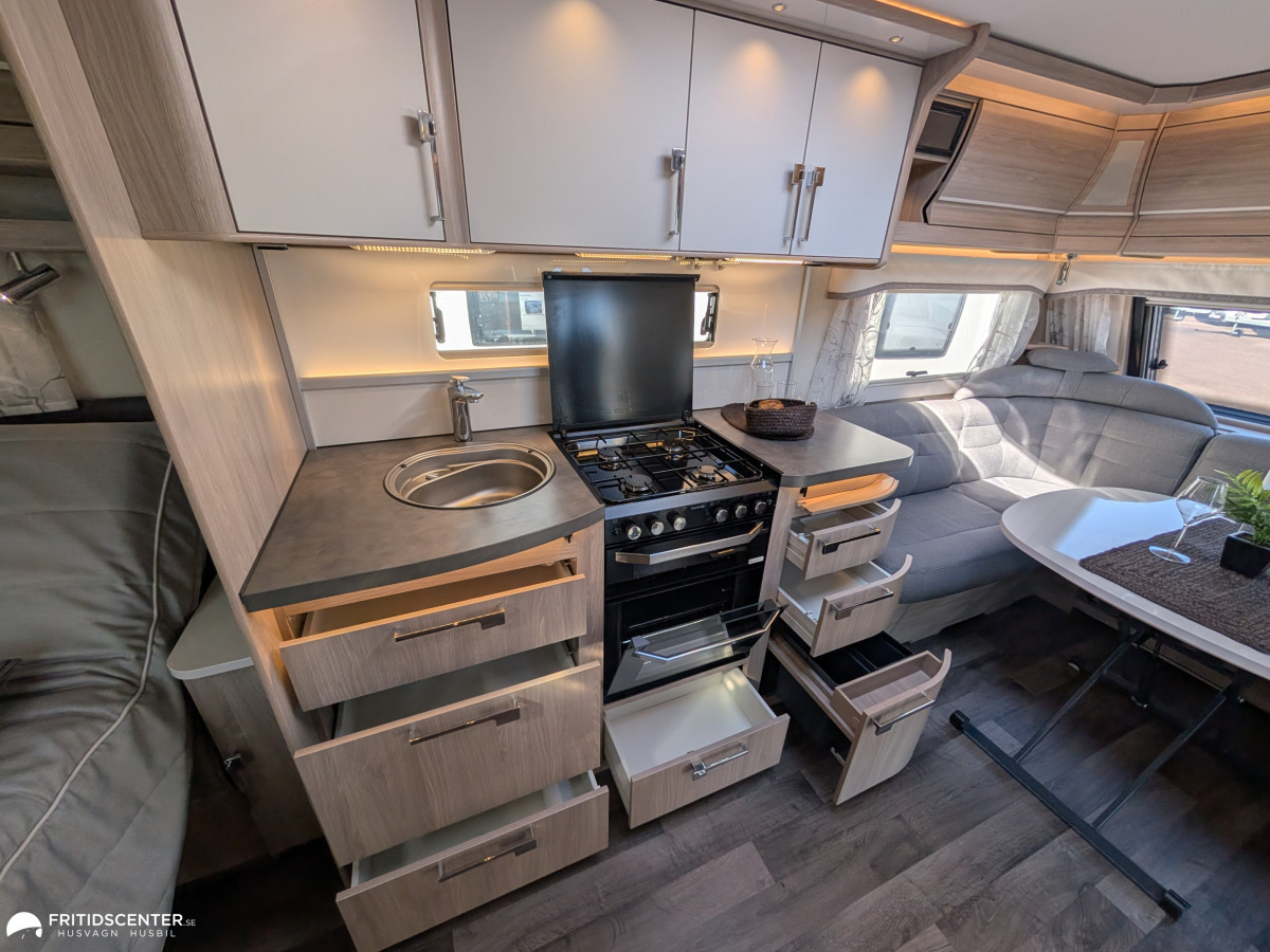 KABE ROYAL 630 TDL KS *Queensbed / Ljus inredning / ALDE, bild 17 av 26