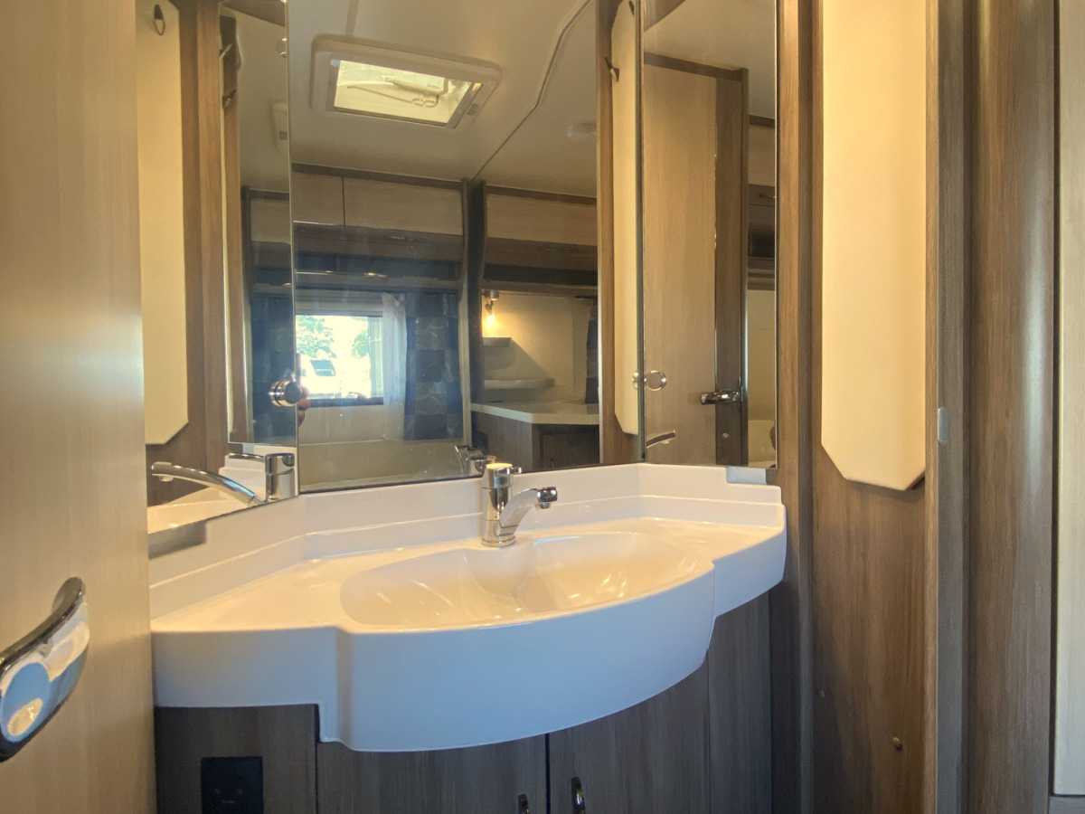 Hobby 650 KMFE DE LUXE, bild 13 av 17