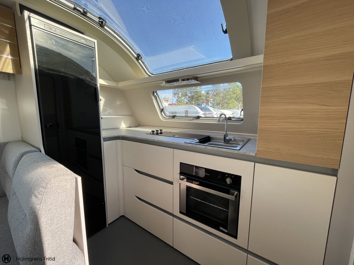 Adria ADORA 613 HT ALDE FRONTKÖK STOR TOALETT, bild 8 av 20
