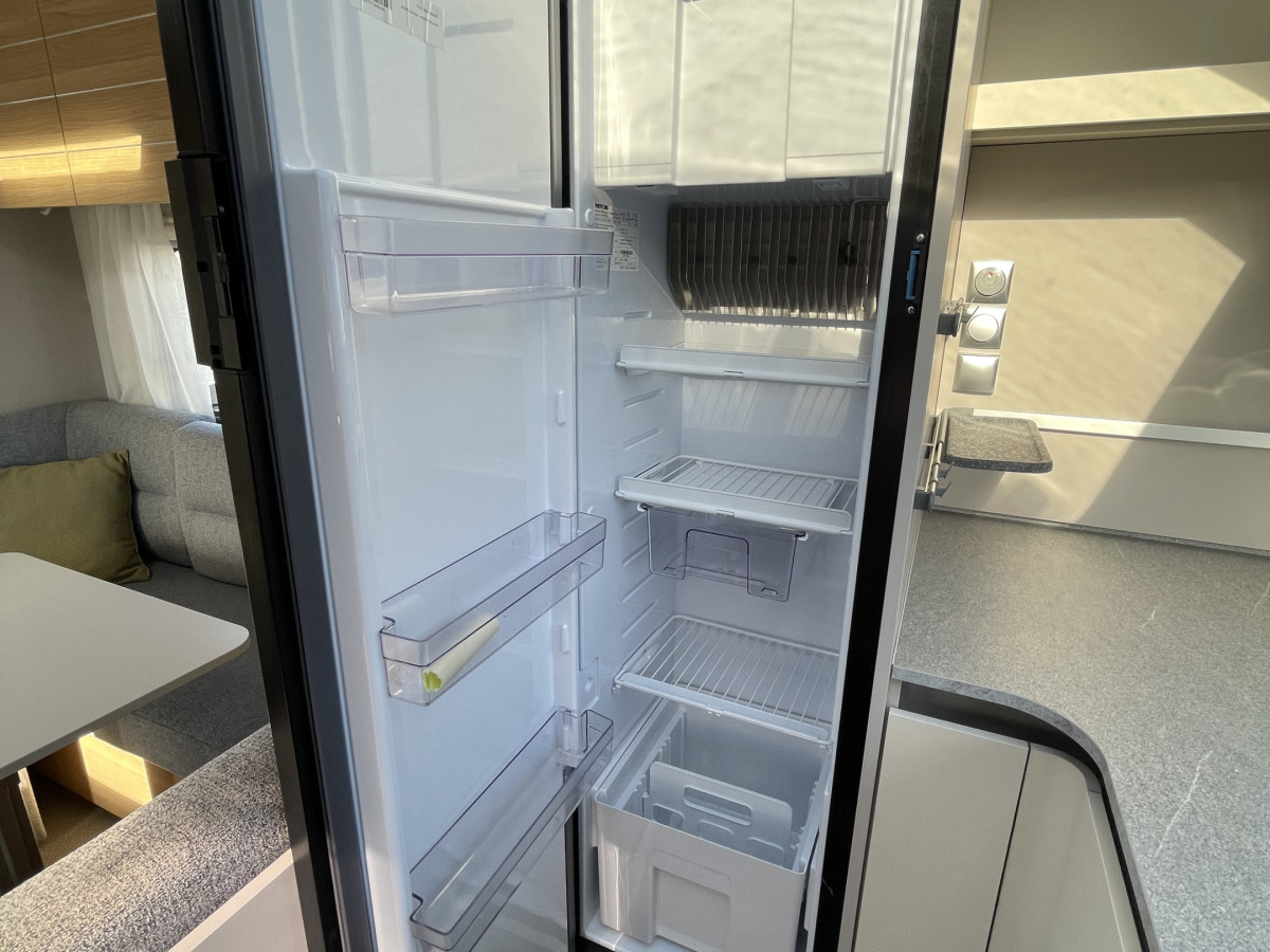 Adria ADORA 613 HT ALDE FRONTKÖK STOR TOALETT, bild 10 av 20