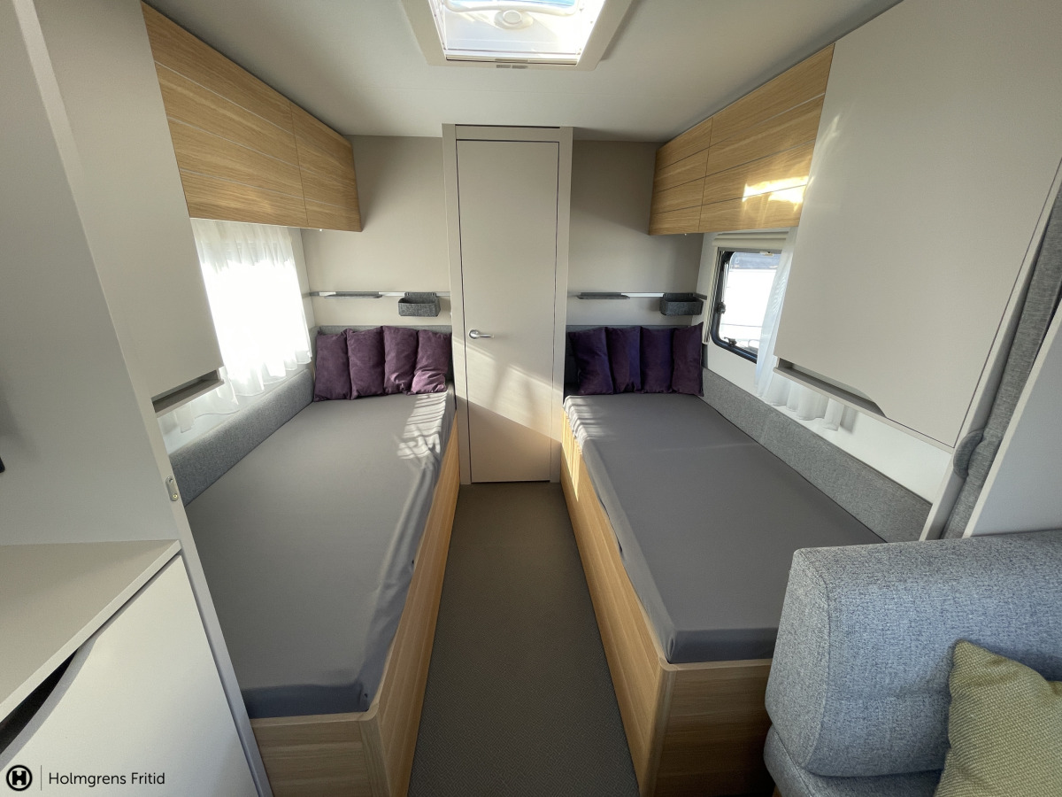 Adria ADORA 613 HT ALDE FRONTKÖK STOR TOALETT, bild 14 av 20