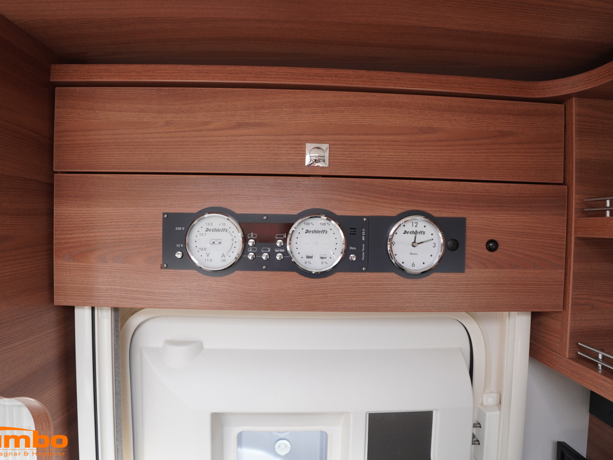 Dethleffs XL-I 7850-2, Hydrauliska stödben, Luftfjädring, bild 18 av 26