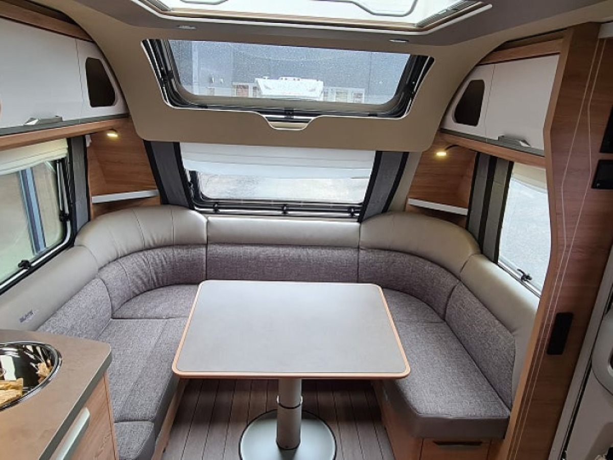 Knaus 580 UK Südwind Black Selection 3 vånings säng, Alde, bild 4 av 12